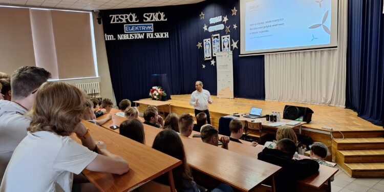 News - Pupils and students learned about the benefits of offshore wind farms in the Baltic Sea. The end of the third edition of the educational project