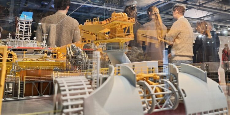 Akademia Kompetencji Morskich - Uczniowie weszli na pokład programu „Kurs na Offshore” 